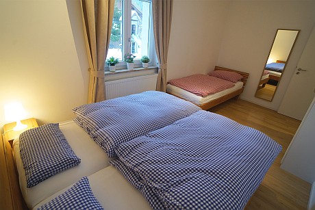 Schlafzimmer 2